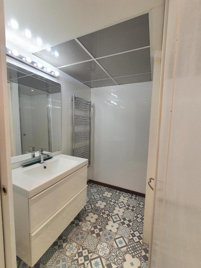 Appartement Couleur St Martin à Paris Extérieur photo